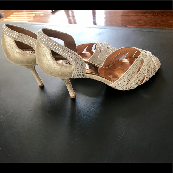 badgley mischka gold studded heels, Sz 7.5 - Picture 3 of 4